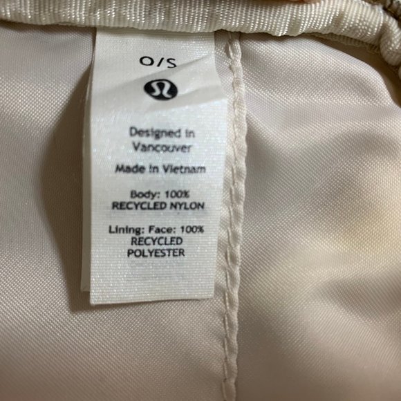 Lululemon  Ivory White Crossbody Camera Bag 2L - Picture 11 of 15